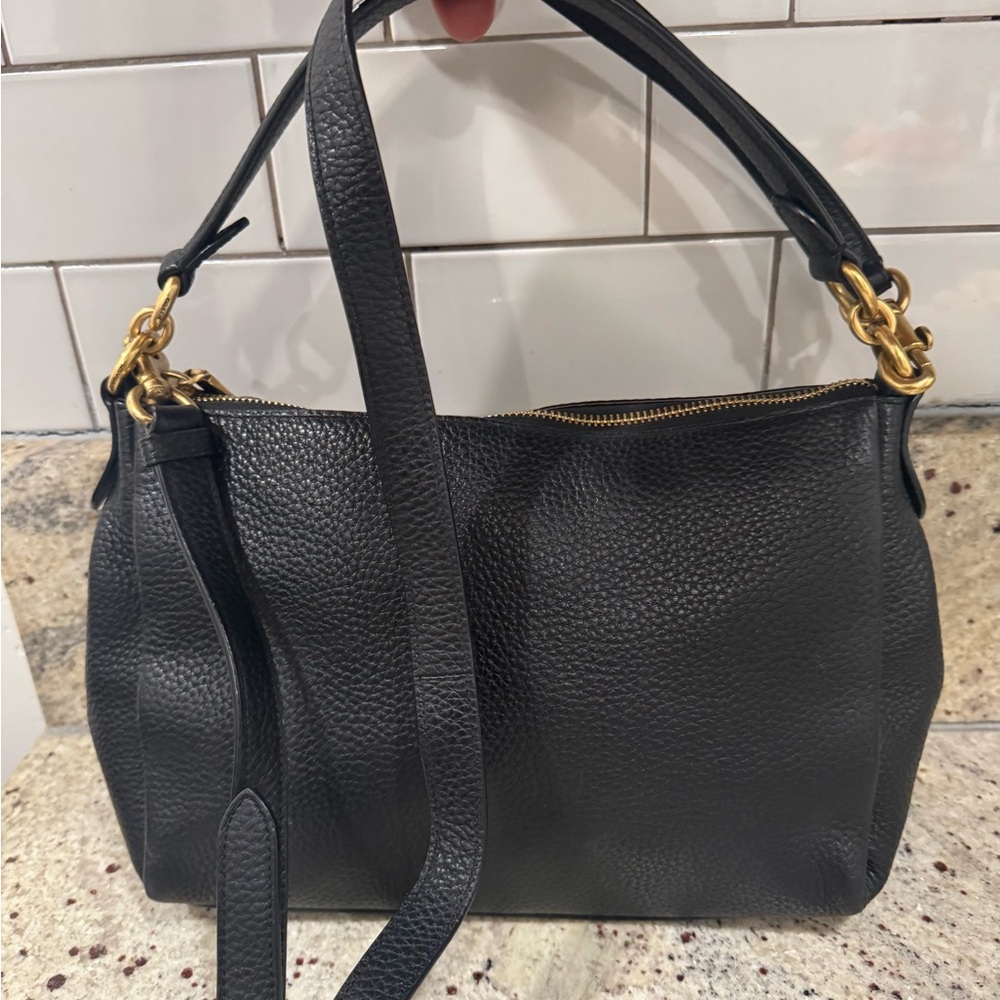 Coach Elegant Black Leather Handbag comes with strap excellent condition